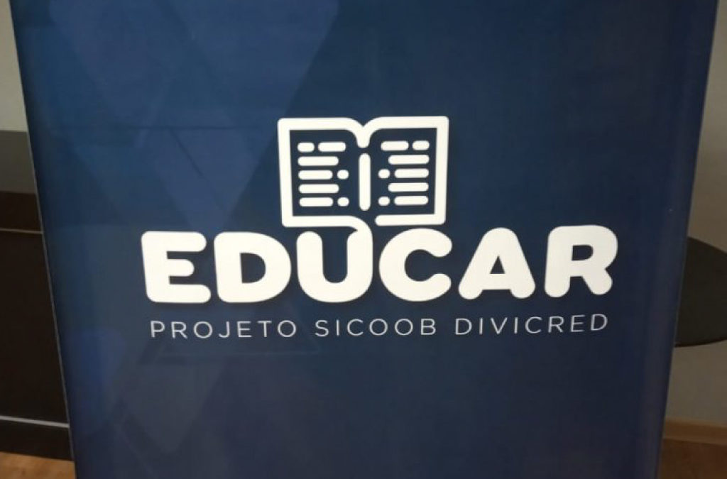 Jovens do Projeto Educar passam em processo seletivo do Sicoob Divicred